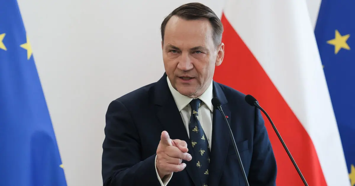 Élesen beszólt a lengyel külügyminiszter Szijjártó Péternek