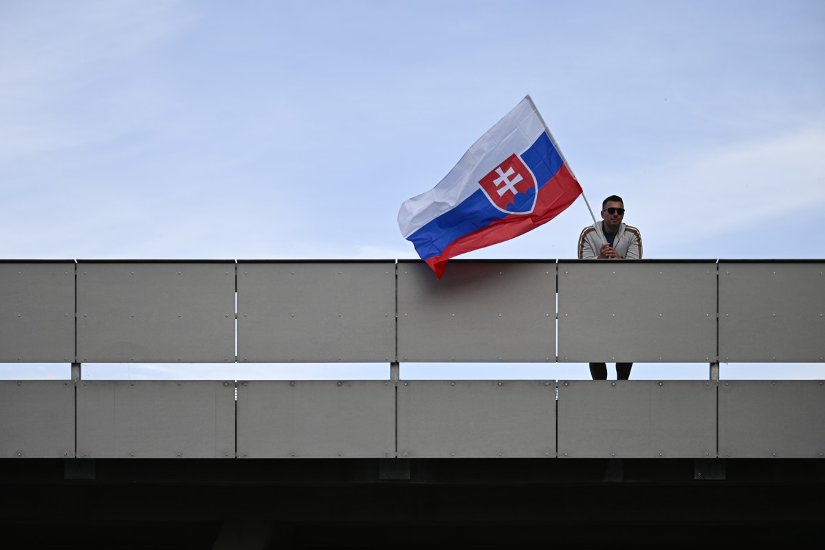 Még mindig az intenzív osztályon kezelik a meglőtt Ficót