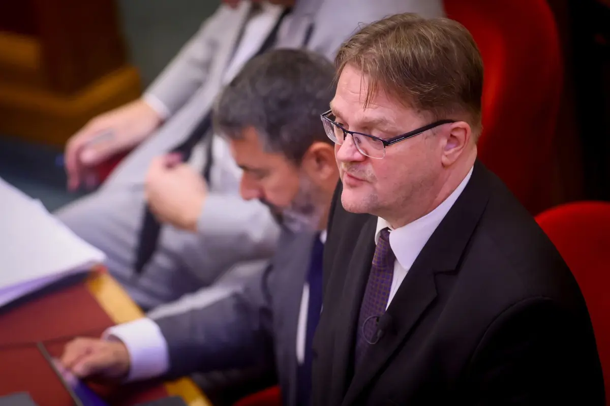 Répássy Róbert aláírta volna ezt a devizás hitelszerződést?