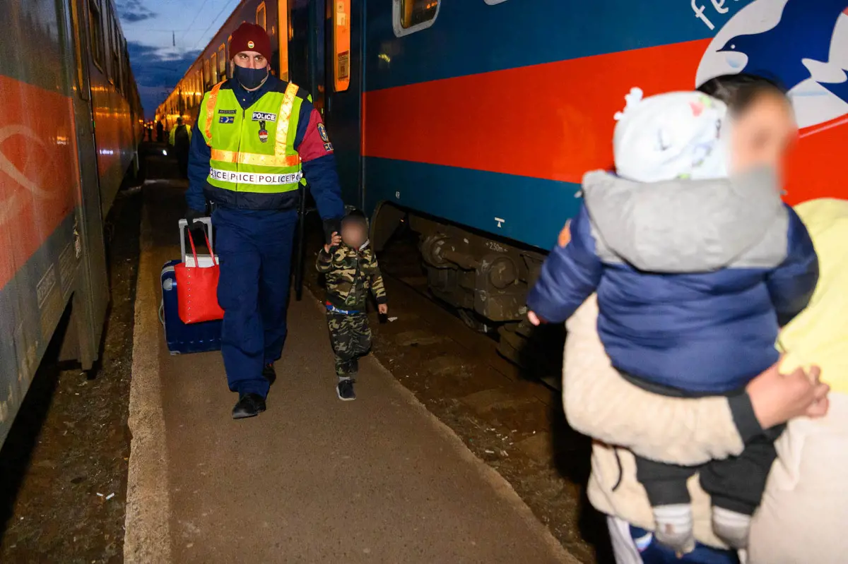 Ukrajna: Kedden 1308 gyermek érkezett a budapesti pályaudvarokra
