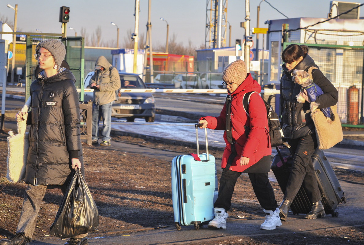 Az ukrán rendőrség szerint több mint száz civilt menekítettek ki Avgyijivka környékéről