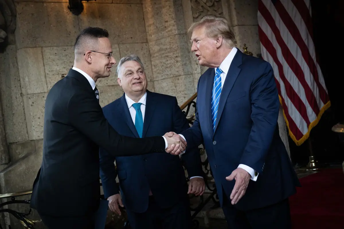 Trump, Orbán és diktatúra - Biden szavai miatt a sértett Szijjártó bekérette az amerikai nagykövetet