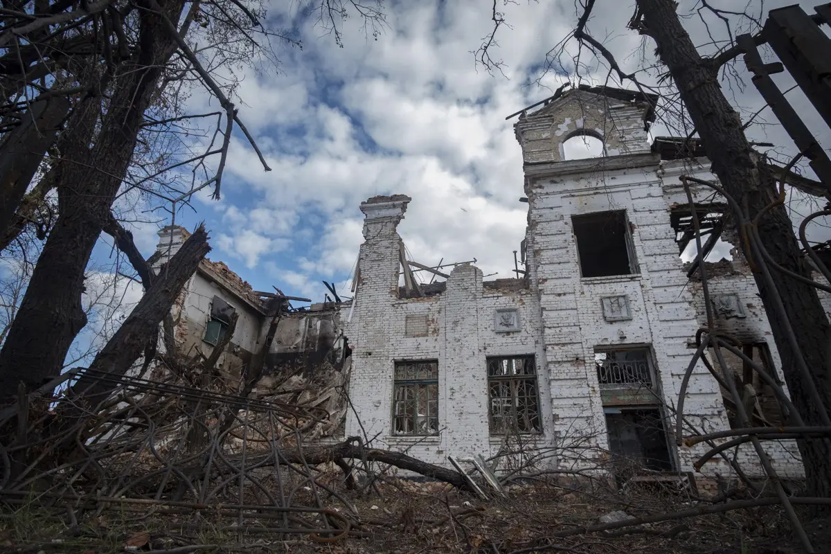 UNICEF: több mint 1300 iskolát romboltak le Ukrajnában a háború kezdete óta