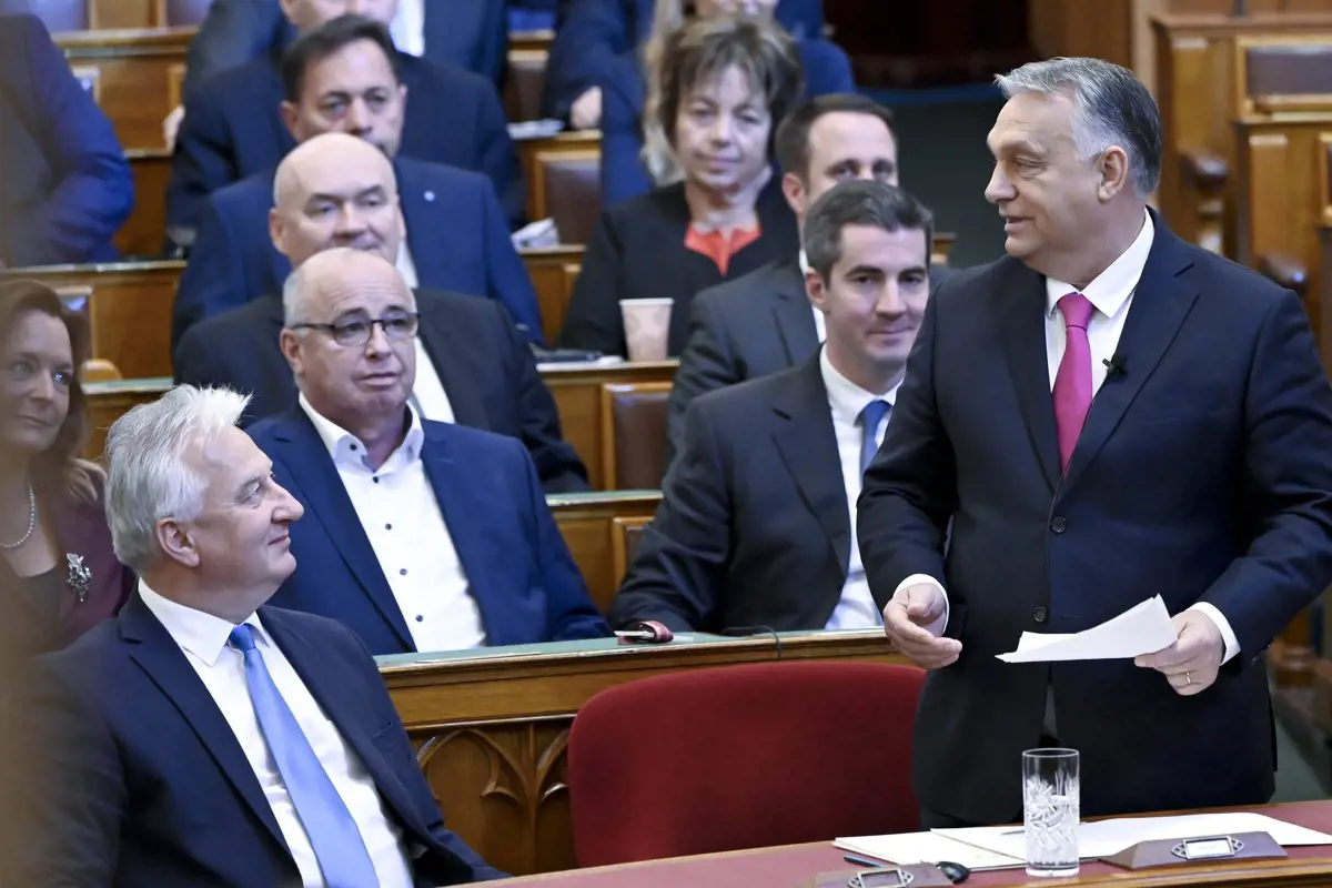 Nem teljes értékű demokrácia?! Orbán Viktor ma az Országgyűlésben felelhet a jogállami kritikákra