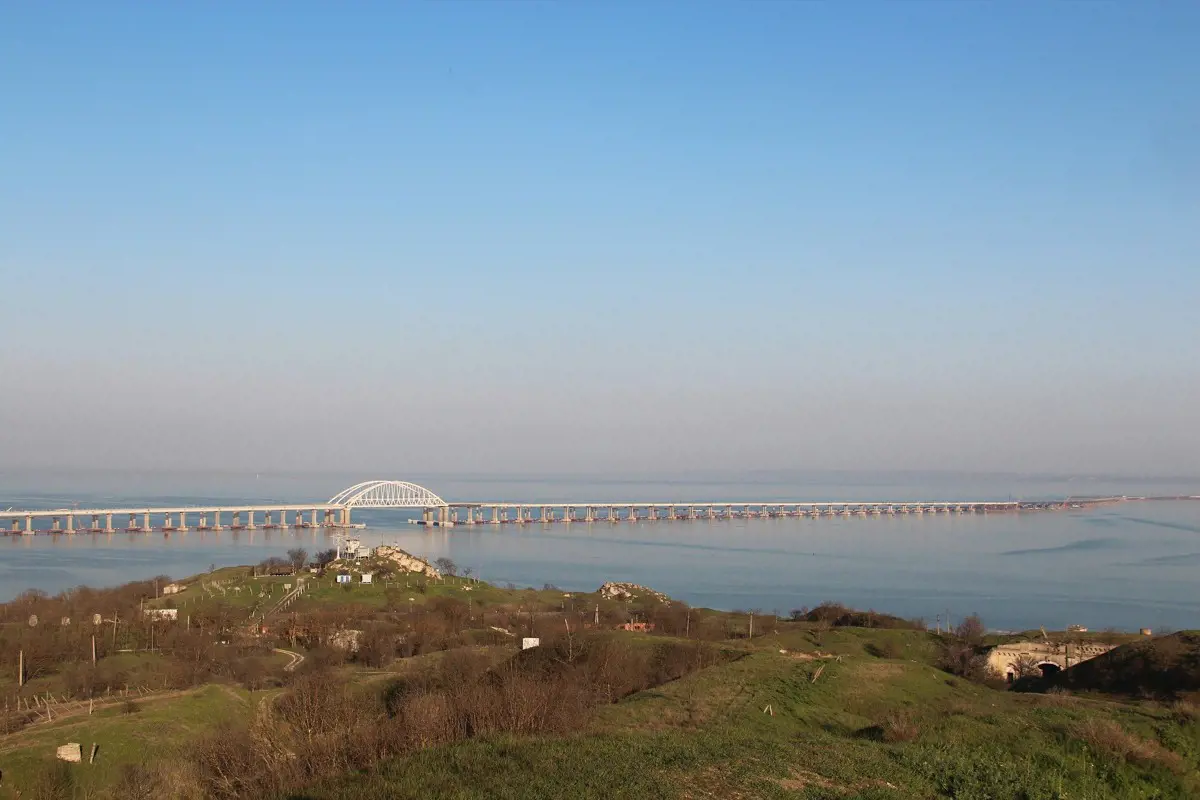 Ukrán elnöki tanácsadó: A krími híd illegális létesítmény, meg kell semmisíteni