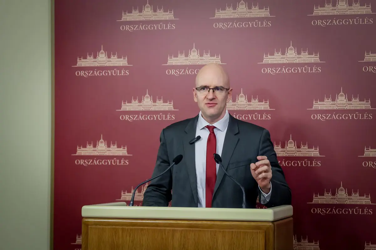 Ötpontos intézkedéscsomaggal segíti a Jobbik a devizakárosultakat, de a megoldást a Lex Marczingós nyújtaná