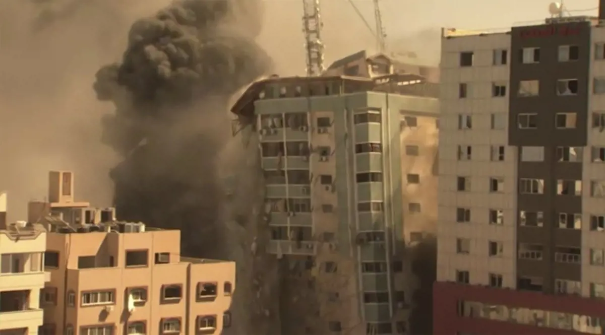 Izrael lebombázott egy újabb toronyházat, amelyben többek között az AP hírügynökség is dolgozott