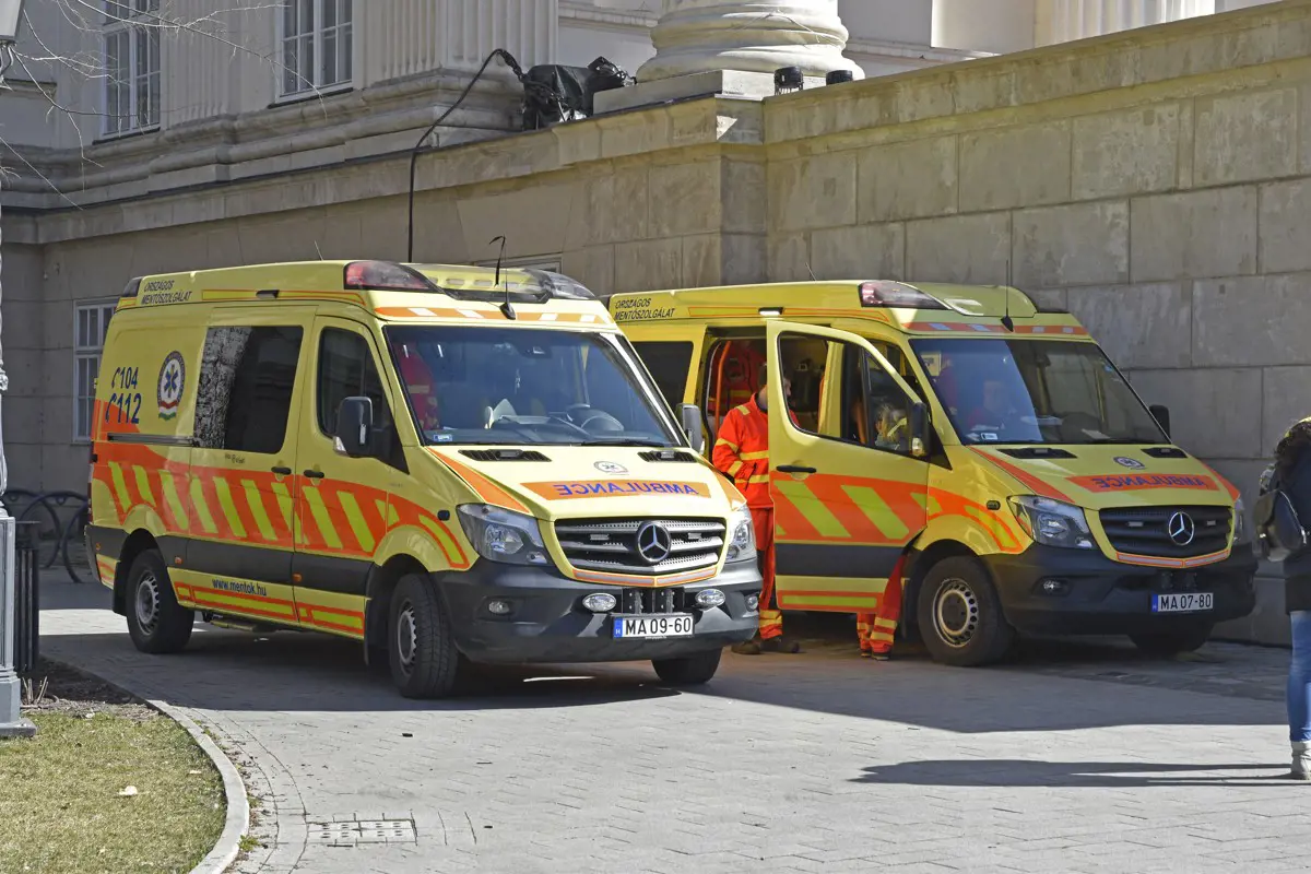 Felháborodtak a mentődolgozók az orvosi kamara jogköreinek megcsonkítása miatt, szolidaritást vállalnak velük