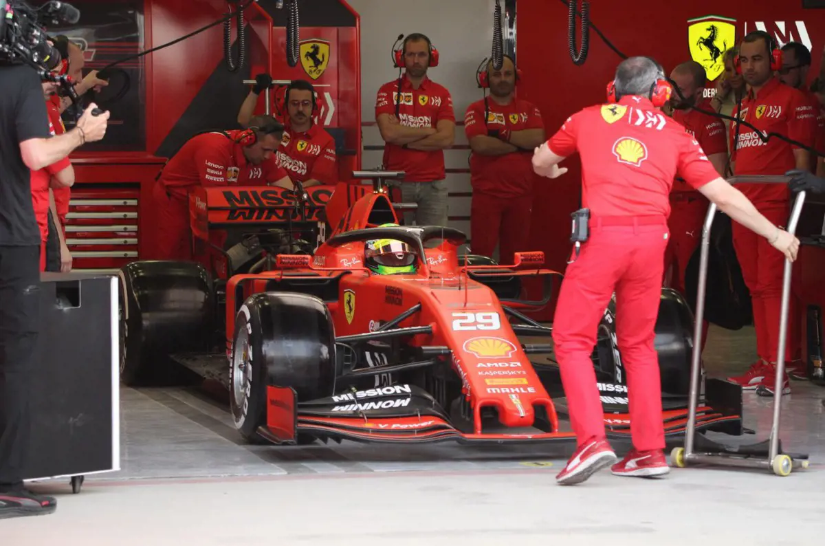 Történelmi pillanat: újra Schumacher egy F1-es Ferrariban