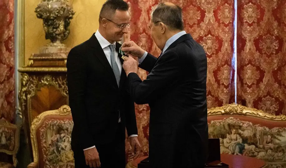 Ez nemcsak haza-, hanem feketeöves nemzetárulás is