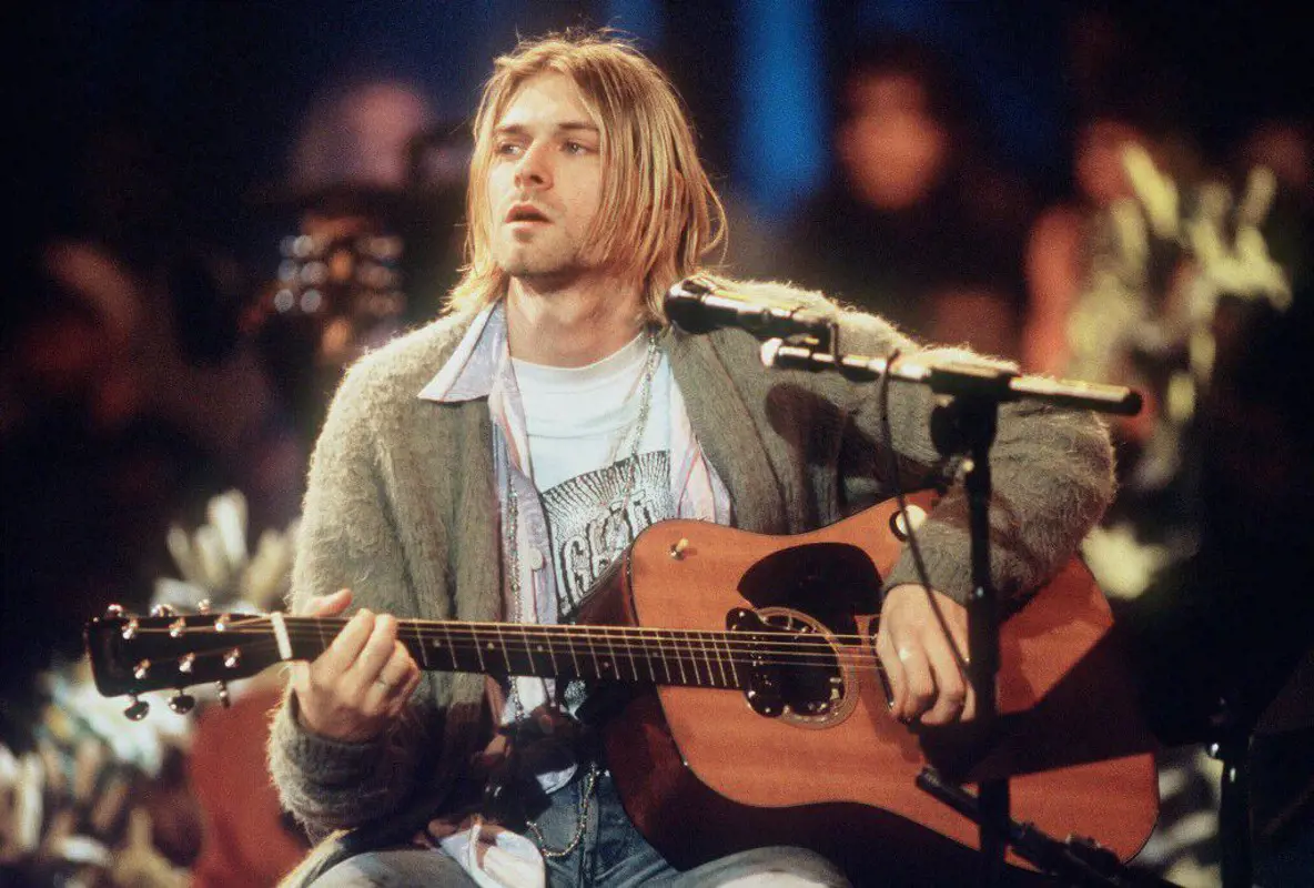 Eladó Kurt Cobain gitárja a legendás MTV Unplugged koncertről