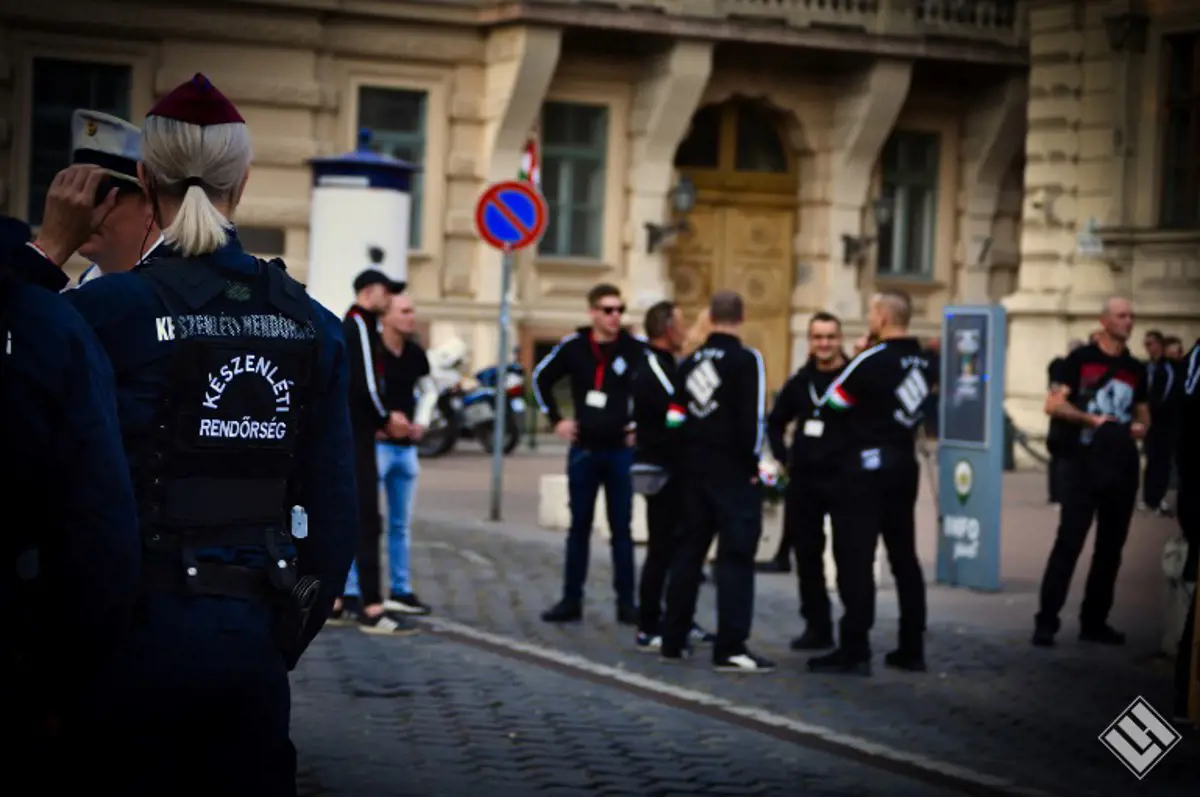 Házkutatást tartottak a Légió Hungária tagjainál az Auróránál történt incidens miatt