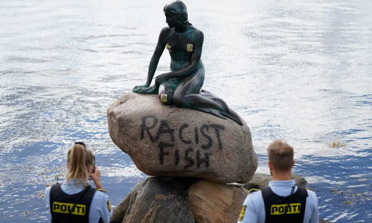 "Rasszista hal" feliratot firkáltak a koppenhágai kis hableány szobrára