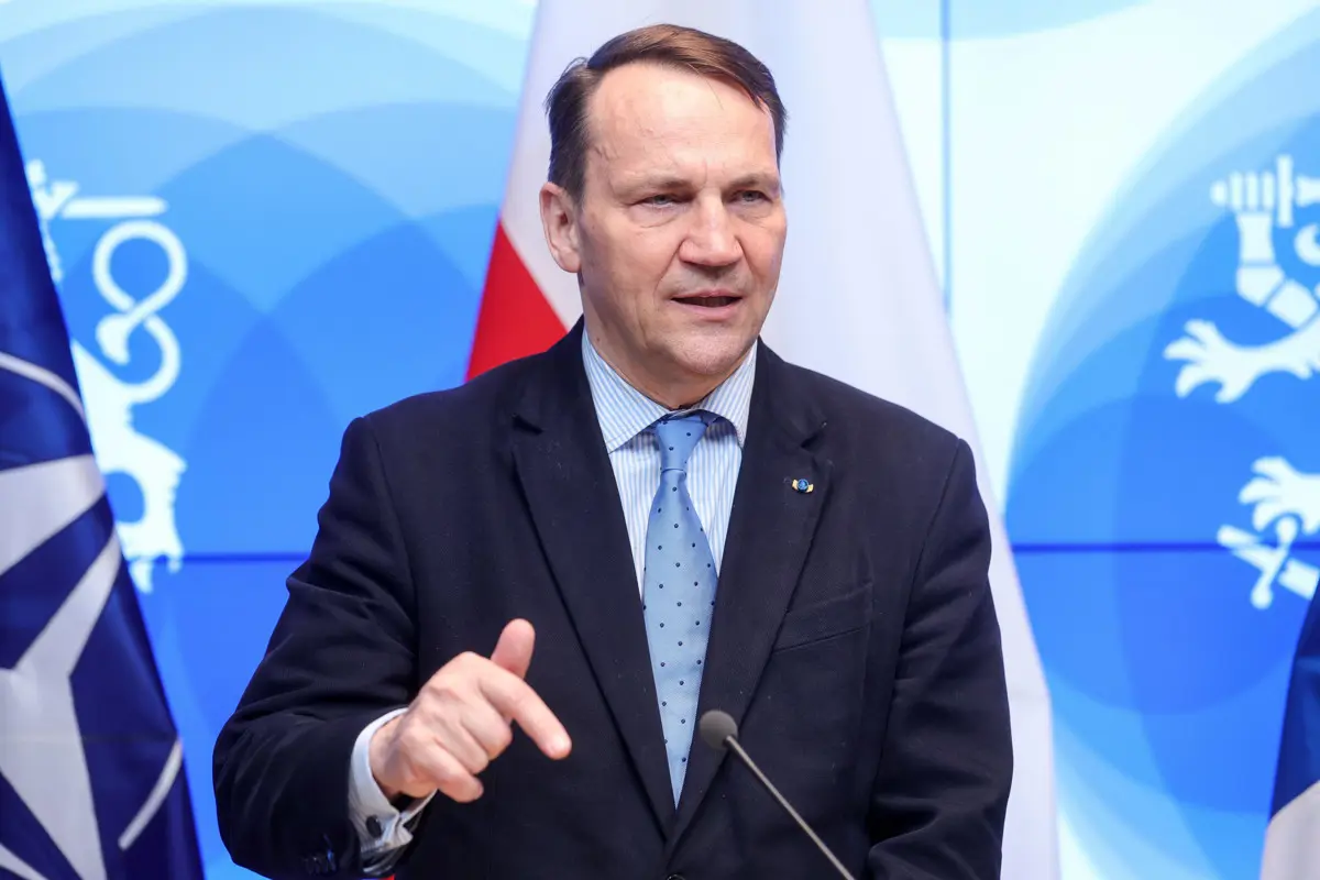 A lengyel külügyminiszter azt szeretné, hogy Németország robotrepülőgépeket adjon Kijevnek