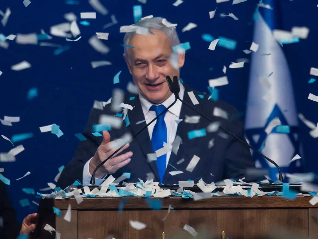 Korrupcióval vádolják, de ötödjére is kormányt alakíthatott Netanjahu