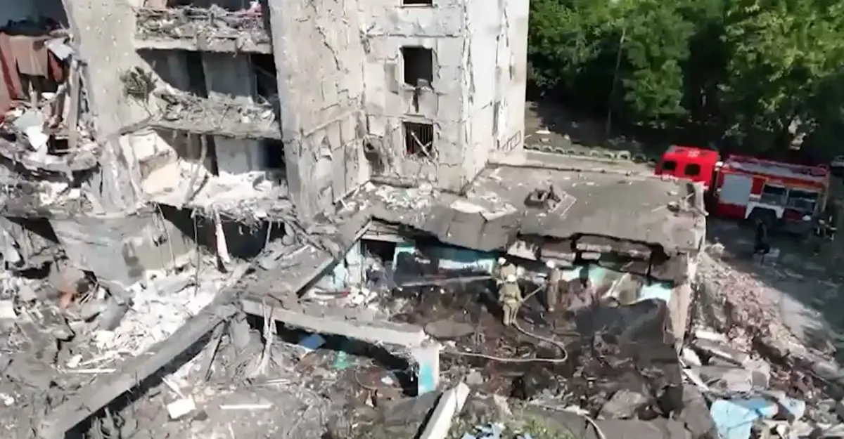 Már legkevesebb húszra nőtt az odesszai orosz rakétacsapás halálos áldozatainak a száma
