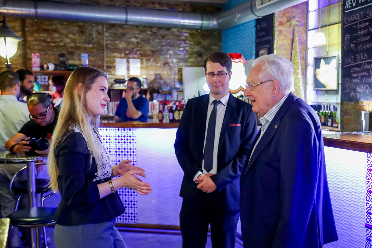 Róna: A magyaroknak európai bérek, az időseknek európai szintű nyugdíjak járnak!