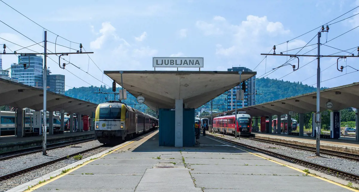 Szlovéniában lakhelyelhagyási tilalmat vezetnek be