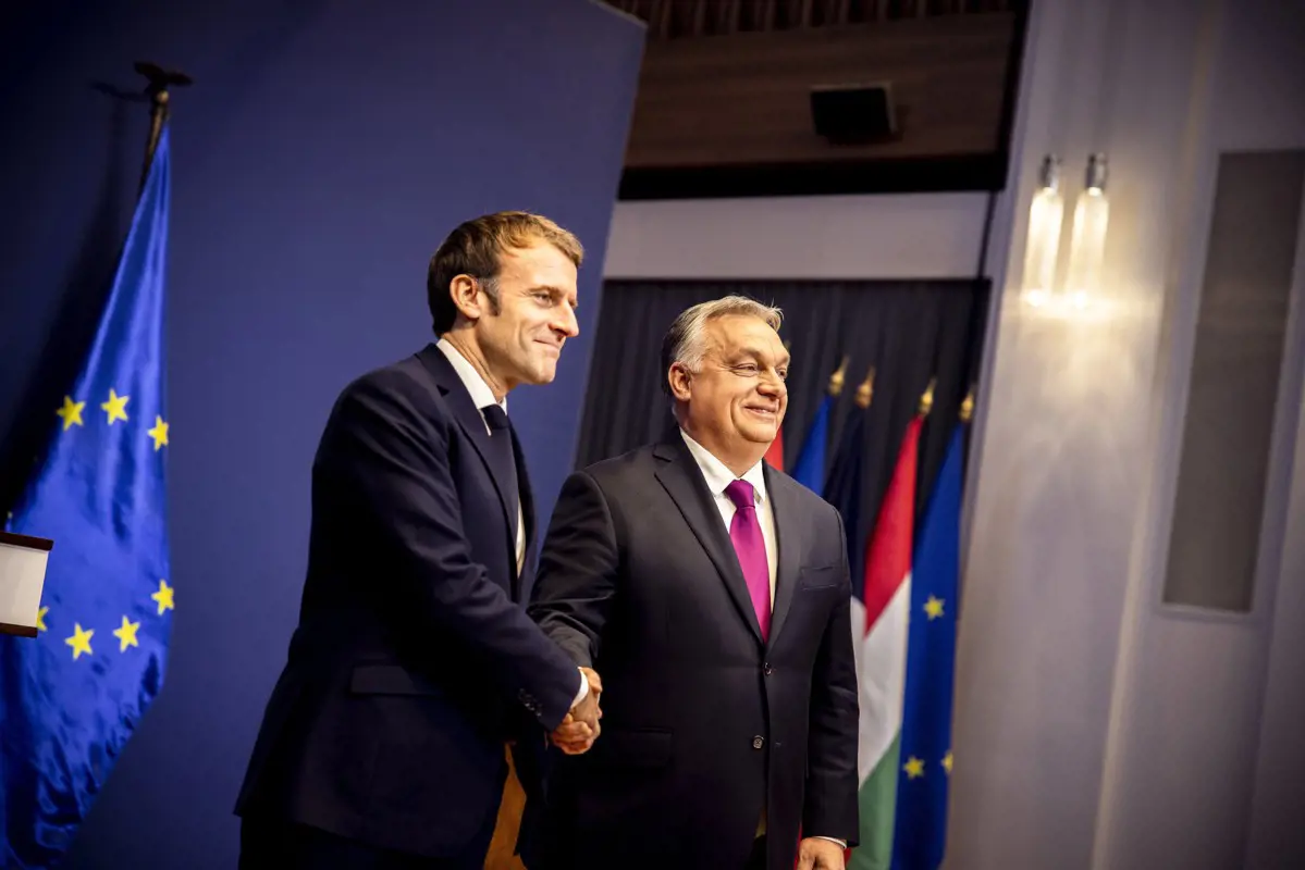Orbán ma tárgyal Macronnal az orosz olajembargó kapcsán