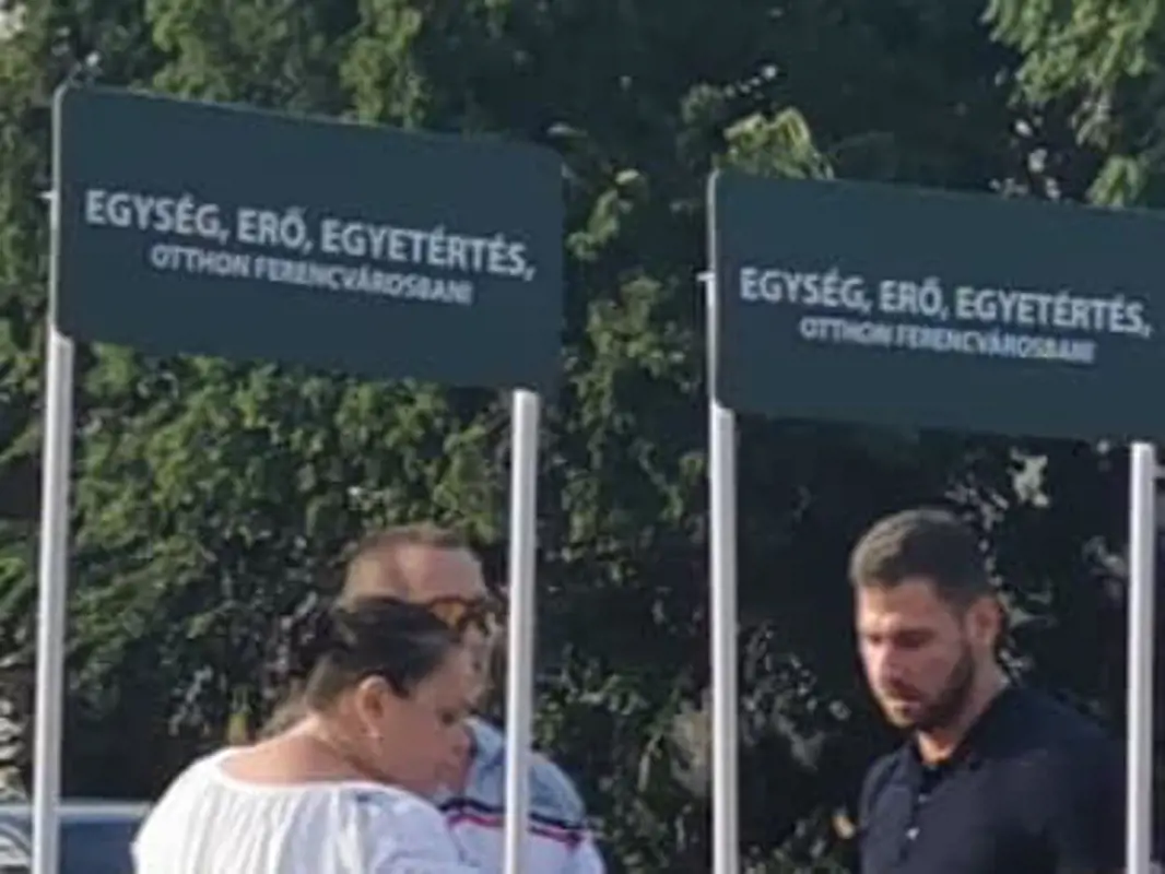 A Fradi mérkőzése előtt is aláírásokat gyűjt a Fidesz