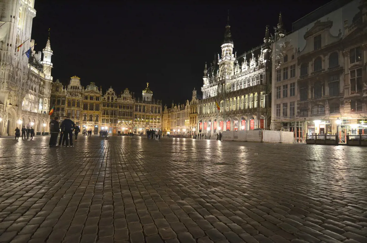Belgiumban egy hónapra bezárnak a vendéglátó egységek, éjszaki kijárási tilalom lép életbe