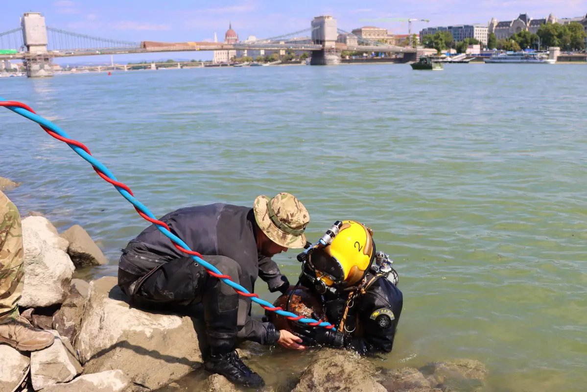 336 éves ágyúgolyót találtak a Duna mélyén Budapesten