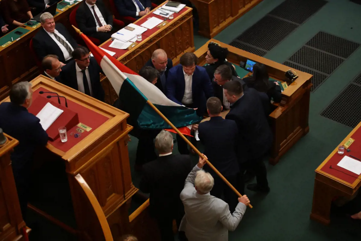 Így fogná be az ellenzéki képviselők száját a Fidesz