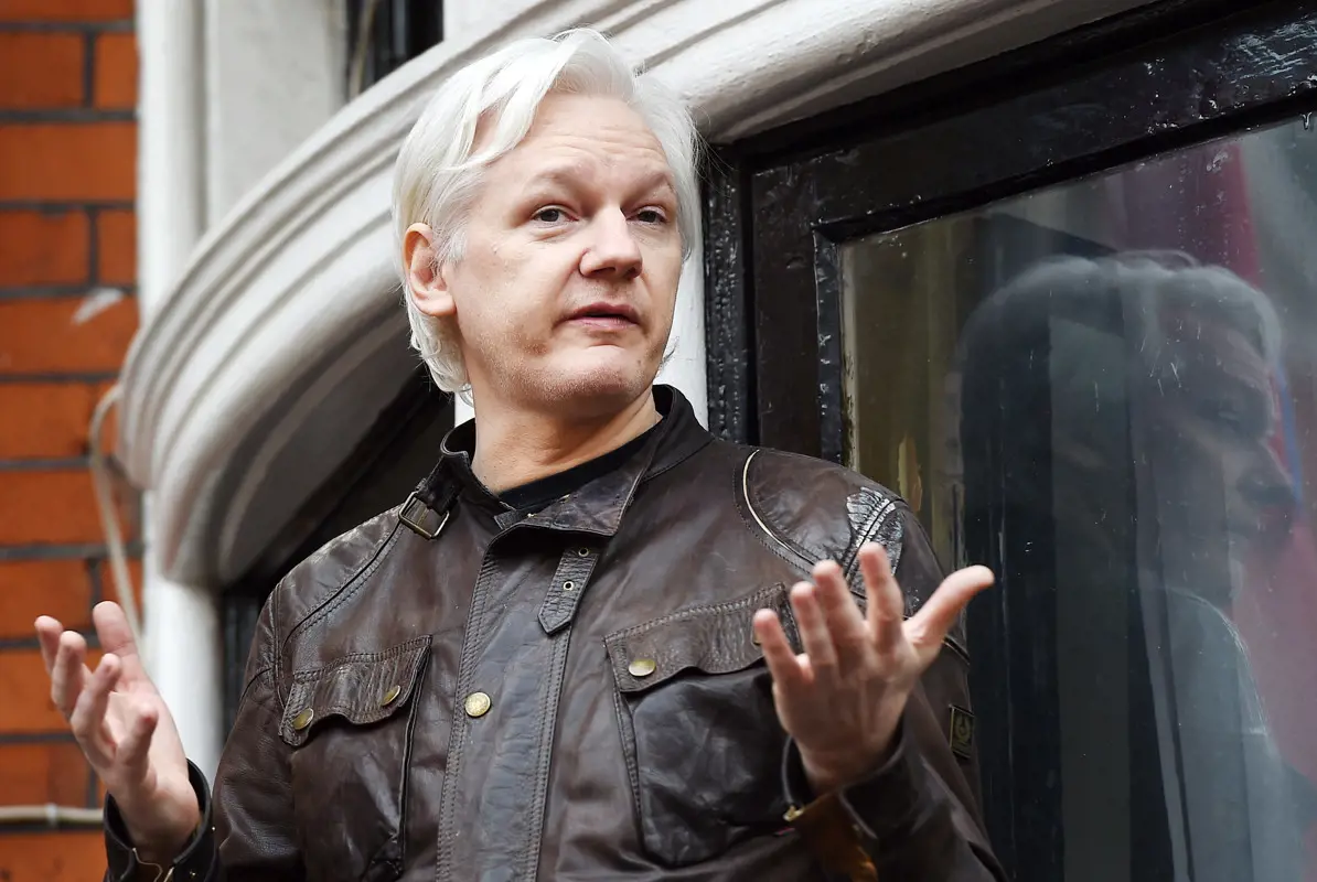 Nem adják ki, de szabadlábra sem helyezik – mi lesz a WikiLeaks-alapító sorsa?