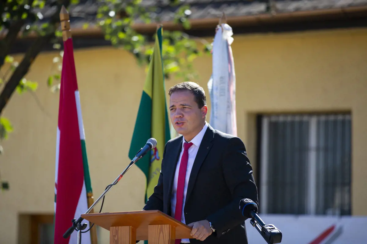 A fideszes képviselő nyaralójához „szóbeli” engedéllyel épült aszfaltos út