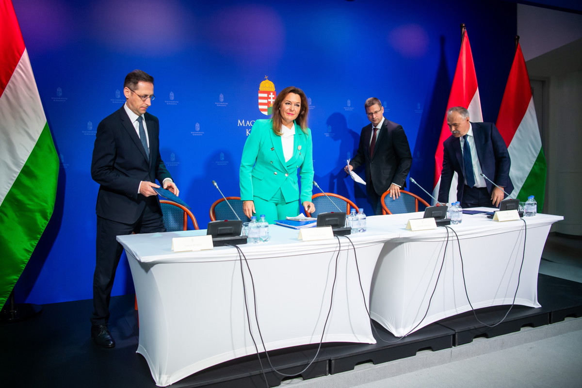 Nagy a baj: a tragikus költségvetési helyzet miatt 675 milliárdnyi beruházást ütemez át a kormány