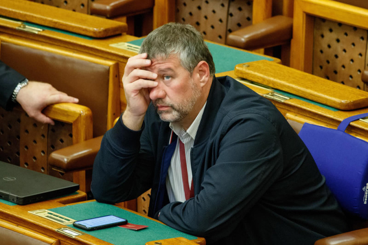 Rogán Antallal és Kubatov Gáborral is egyeztetett korrupciós ügyéről Simonka György, állítja a koronatanú