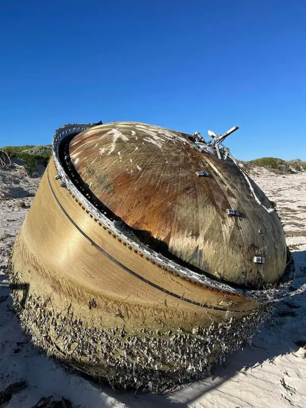 Egy űrből érkezett, rejtélyes eredetű fémhengert találtak egy ausztrál strandon
