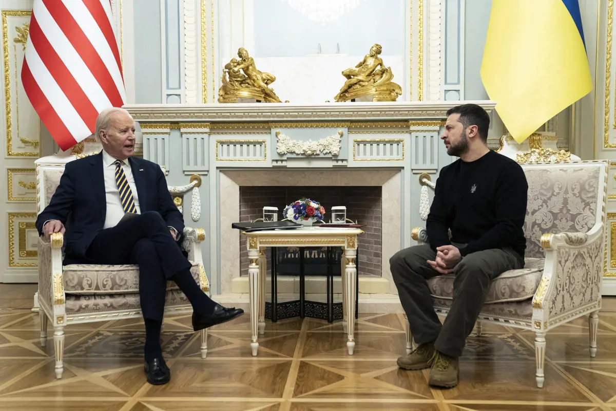 Joe Biden amerikai elnök váratlanul Kijevbe utazott, már találkozott is Volodimir Zelenszkijjel