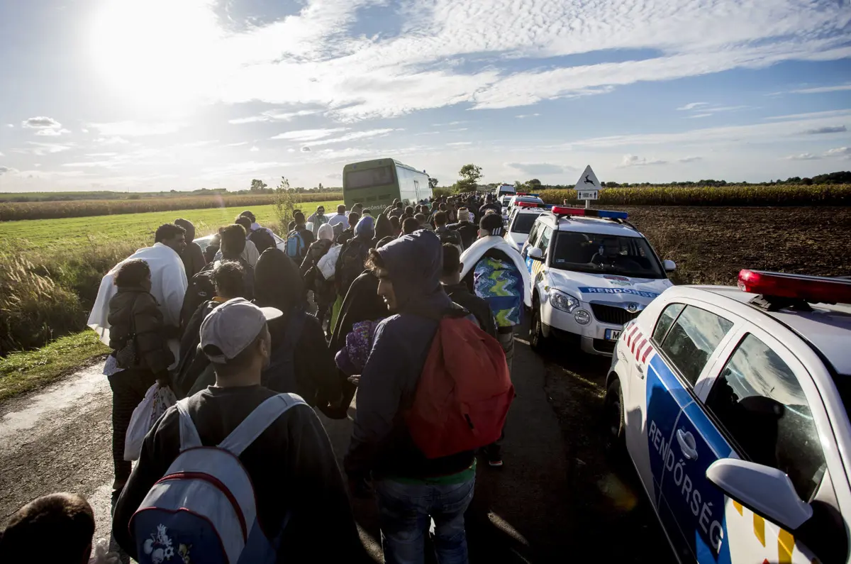 Szlovákia 500 katonát rendel a határra, mert elegük van a Magyarország felől érkező menekültekből