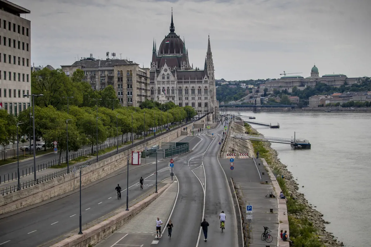 Mától Budapesten is megszűnik a kijárási korlátozás, vidéken folytatódnak az enyhítések