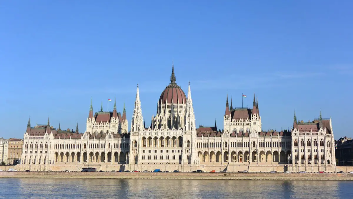 Fenekestől forgatná fel a hazai törvényhozás rendjét a Jobbik