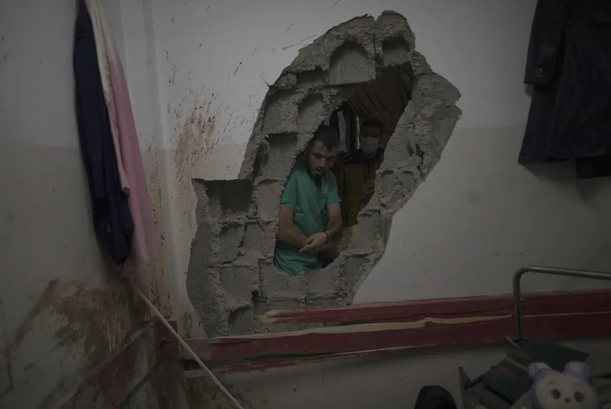 A WHO vezetője elítélte a Gázai övezeti Hán-Júnisz kórházat ért izraeli támadást