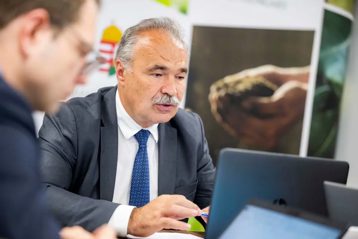 Bencze János: Nagy István mintha Brüsszel kottájából játszana