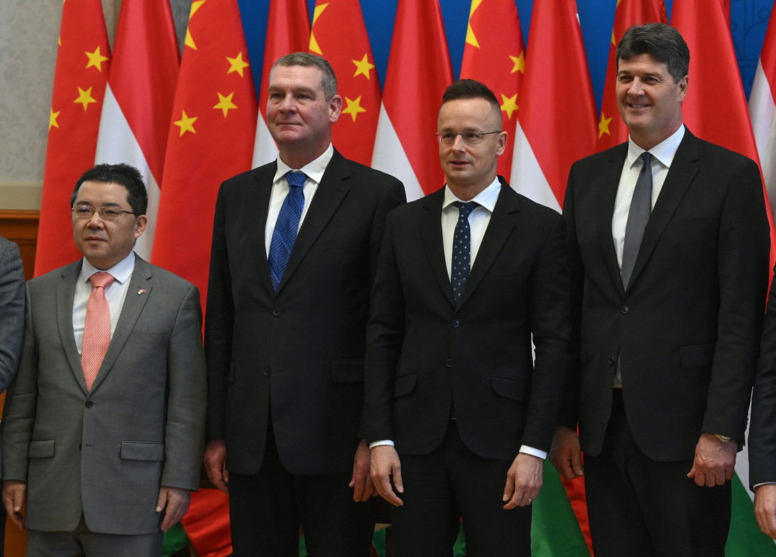 Szijjártó: aláírták a jövőbeli szegedi BYD-gyár telkének adásvételi előszerződését