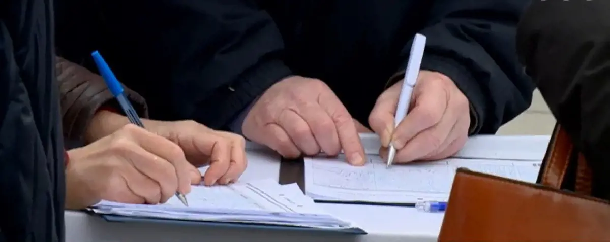 Hamarosan meglehet a 100 ezer aláírás az ellenzéki népszavazás kiírásáért