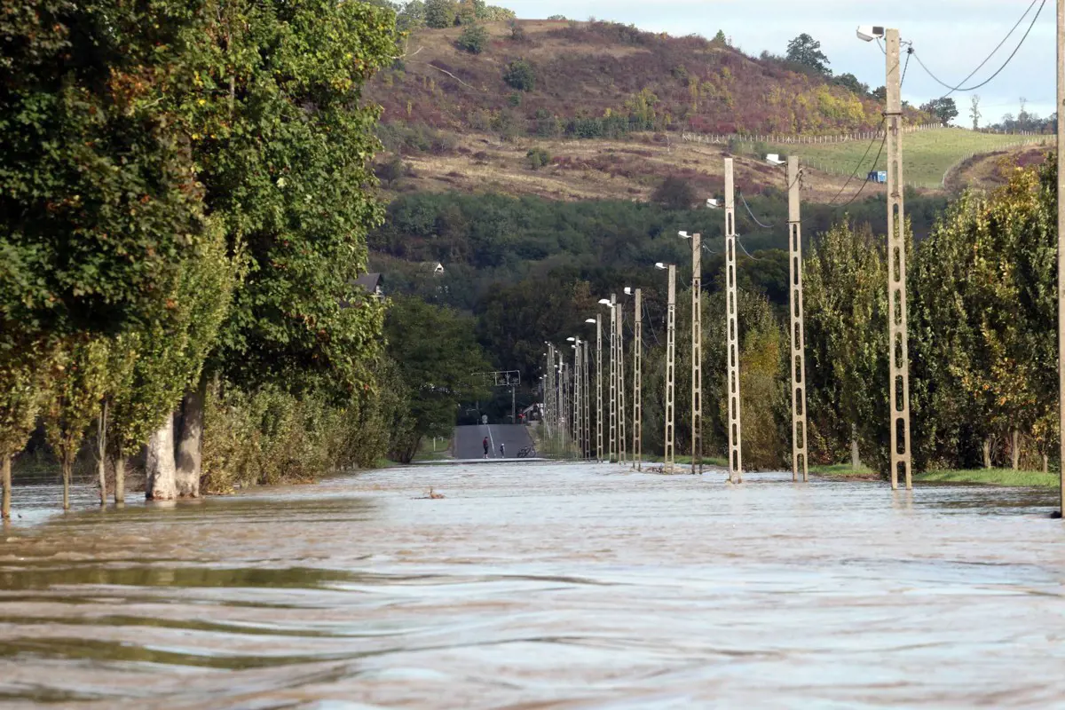 A Tisza és a Sajó áradása miatt nem járnak a kompok egyes szakaszokon