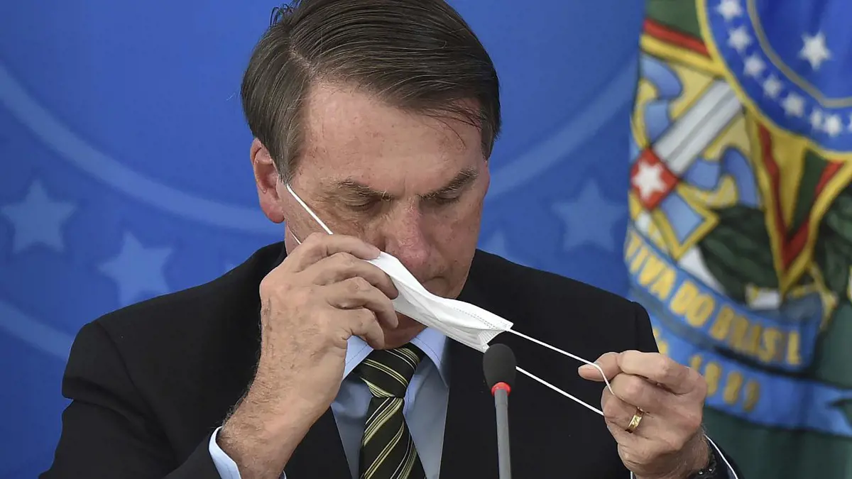A koronavírust „kisebb influenzának” tartó Bolsonaro kormányában elharapózott a betegség