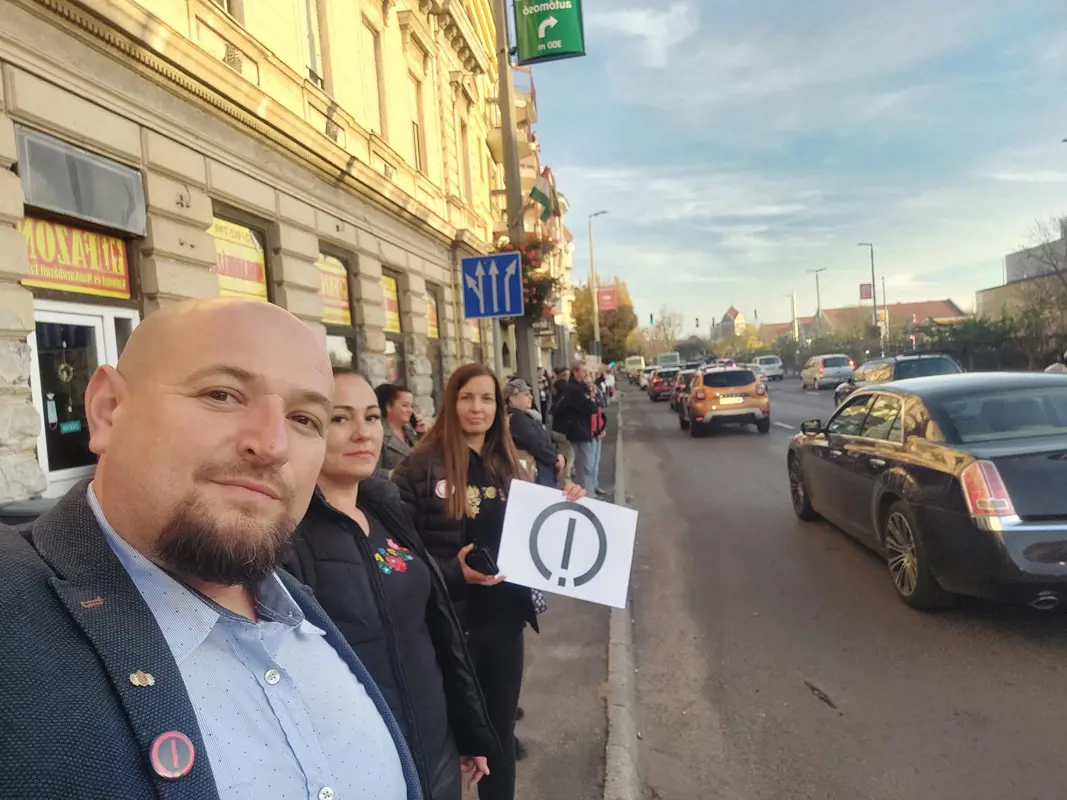 Ander a kaposvári élőlánc helyszínén szólított fel az oktatási kerekasztalon való részvételre