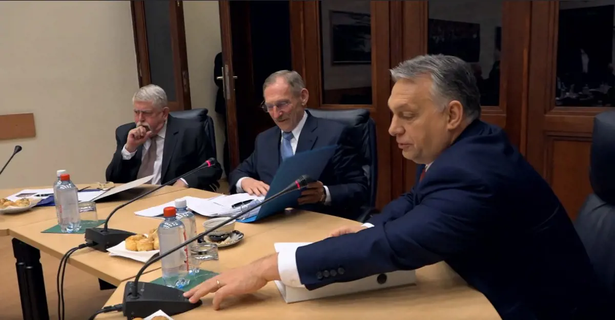 Orbán Viktor késett, mindenkivel kezet fogott, Kásler Miklós pedig köhögött