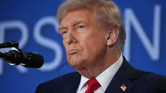 A Világgazdasági Fórumra tartott Donald Trump, de visszafordult