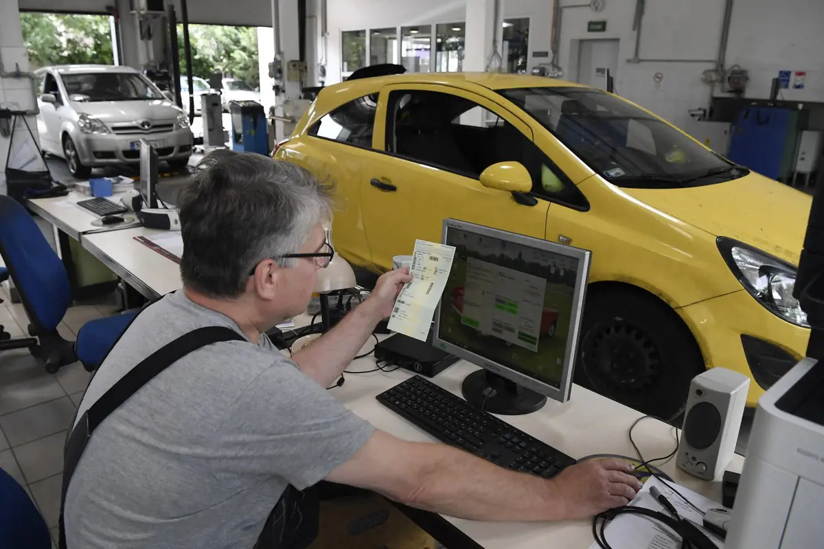 Leállt a külföldi autók honosítása a Magyar Autóklubnál