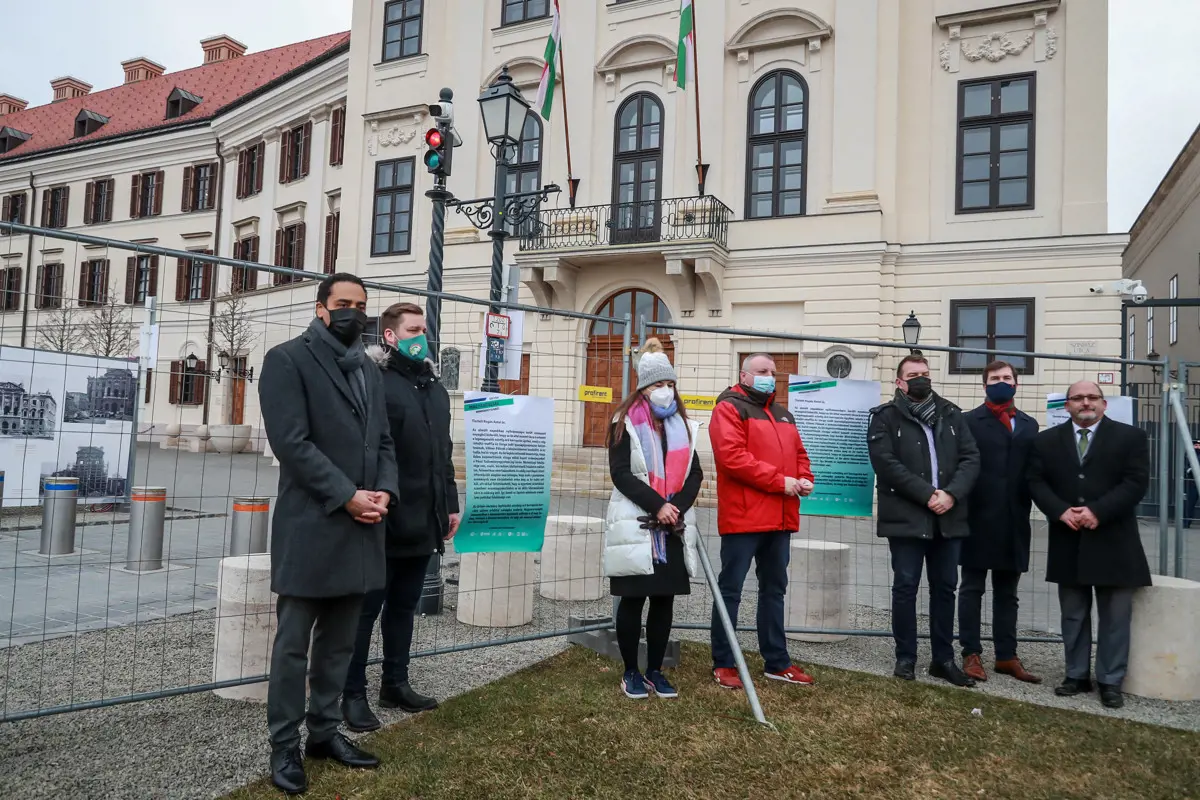 Völner-ügy: a Karmelita előtt követelte Rogán lemondását az Egységben Magyarországért