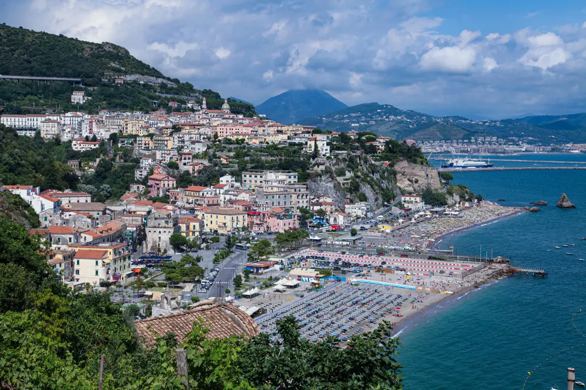 Az olasz miniszterelnök szerint június második felétől jöhet a turisták európai zöldkártyája