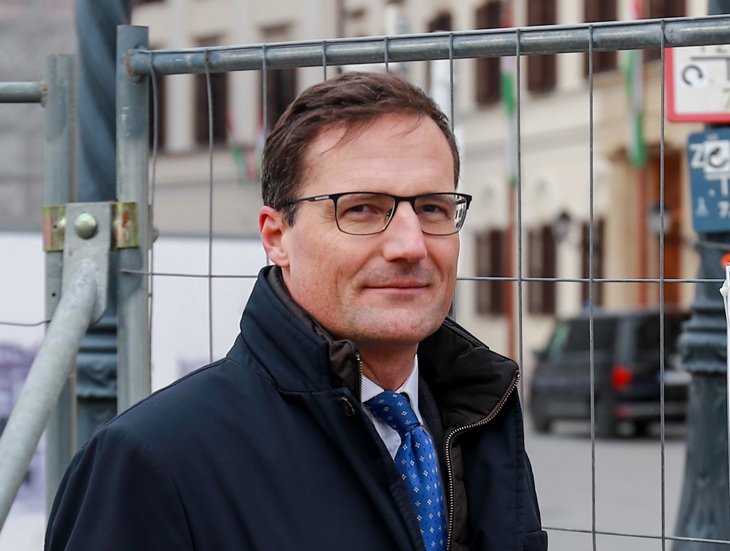 Gyöngyösi Márton üdvözölte Magyar Pétert a jó oldalon