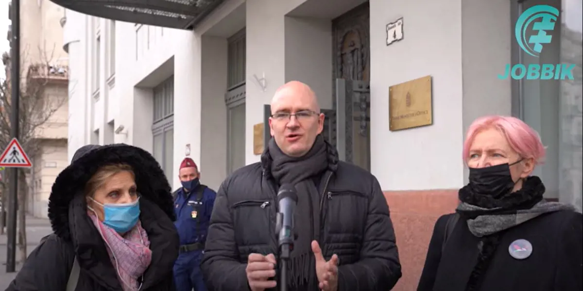 Az Igazságügyi Minisztériumnál követelte a Jobbik politikusa devizahitelesekkel a végrehajtók túlkapásainak leállítását